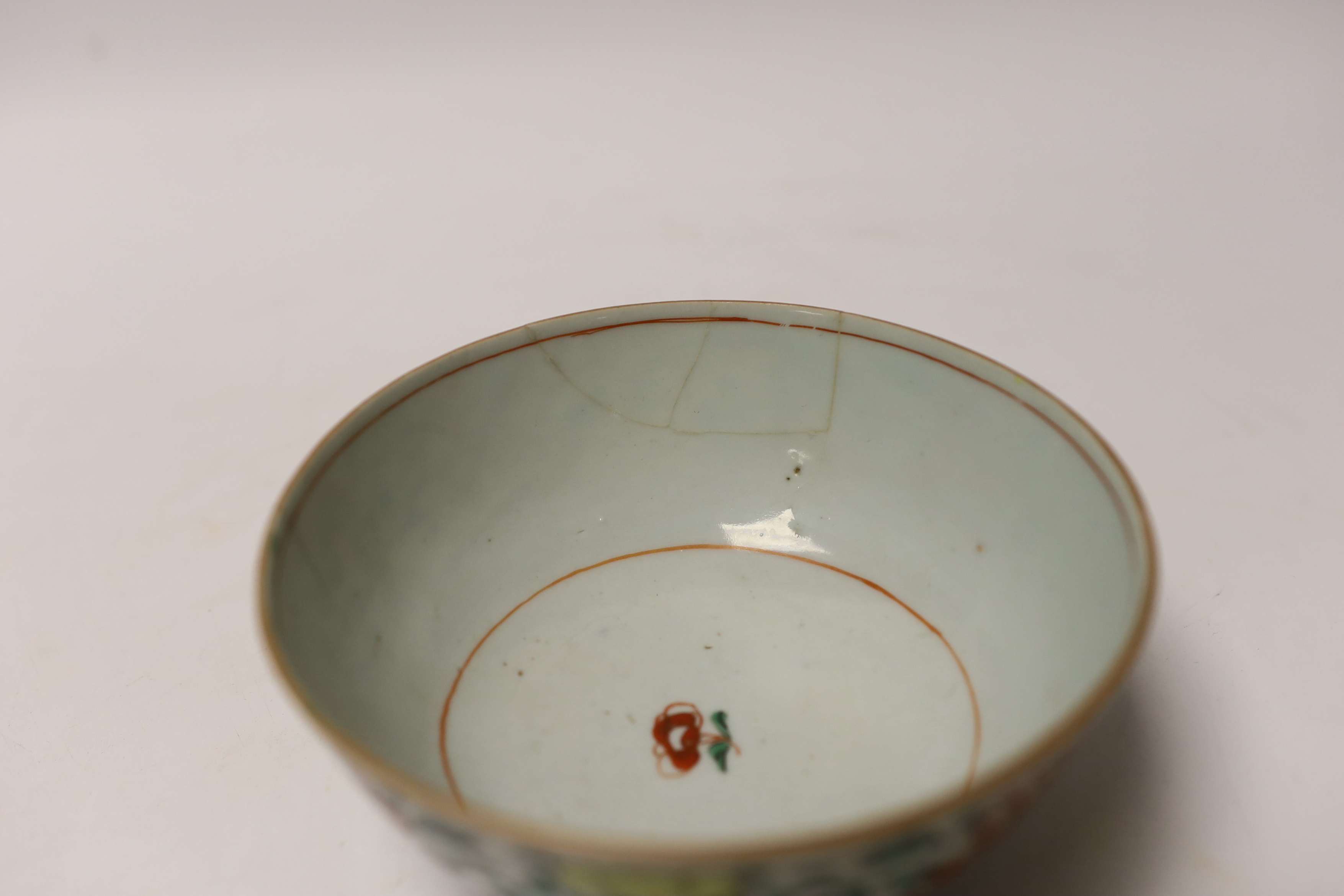 A Chinese Kangxi famille verte saucer dish and a bowl, bowl diameter 14cm